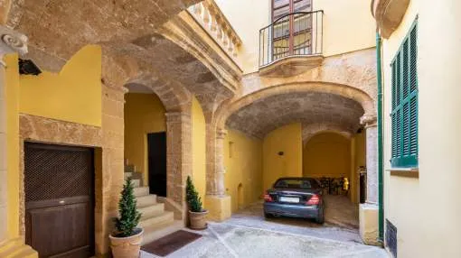 Manor house in good condition located in the old town of Palma Manor house in good condition located in the old town of Palma